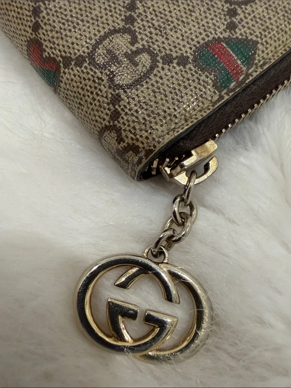 Gucci Beige GG Monogram Zip Wallet with Red & Green Hearts GG pull Authentic!